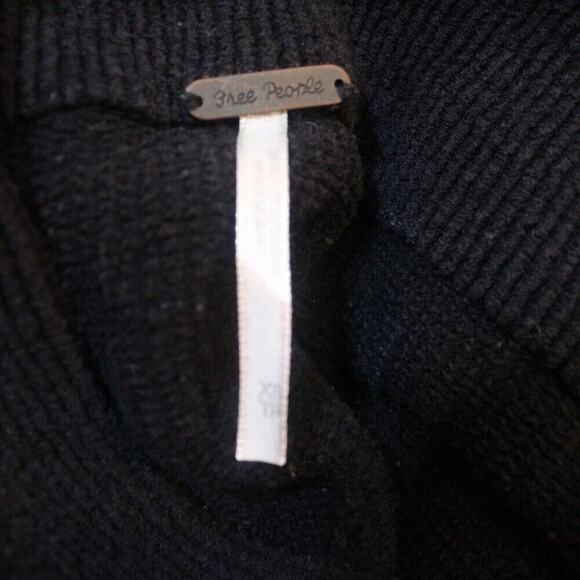 Free People Women's Wool Sweater Size XS – Cozy, Stylish, and Boho Chic - Picture 5 of 6